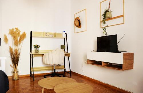 Thissio Apartment | Feeling Home Athens, Thiseio
