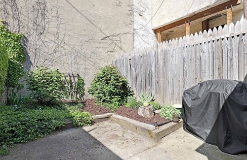 Upper Fells Point House | Fells Point Rowhome- 5mins from JH Hospital & Inner Harbor area