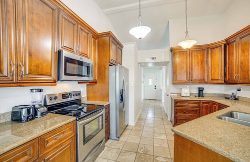 Garland House | Fenced-In Yard: Home < 1 Mi to Lake Ray Hubbard!