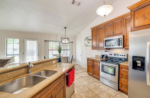 Garland House | Fenced-In Yard: Home < 1 Mi to Lake Ray Hubbard!