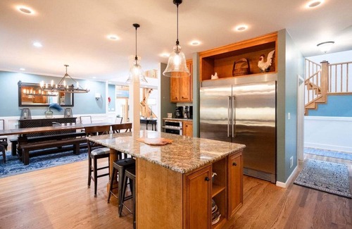 Saugatuck House | Fennville Stunner! Hot tub, Theatre, Assoc Lake MI Beach