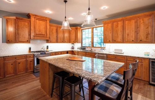Saugatuck House | Fennville Stunner! Hot tub, Theatre, Assoc Lake MI Beach