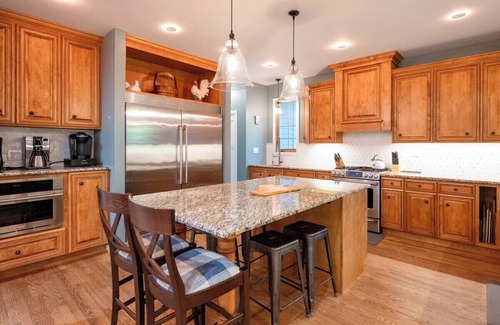 Saugatuck House | Fennville Stunner! Hot tub, Theatre, Assoc Lake MI Beach