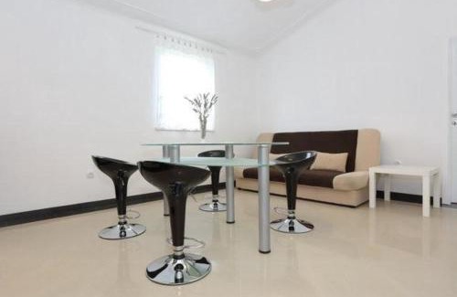 Gornji Karin Apartment | Ferienapartment Mit Balkon Für Fünf Personen