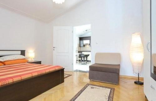 Gornji Karin Apartment | Ferienapartment Mit Balkon Für Fünf Personen