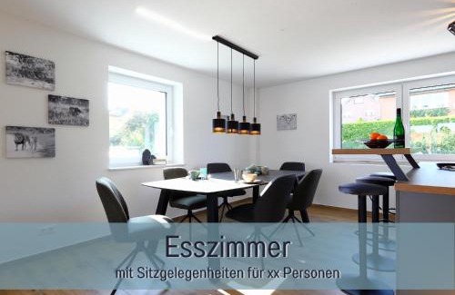 Hockelheim House | Ferienhaus Höckelheim- 300qm - 3 Wohnungen - 12 Zimmer - bis 18 Gäste - Kleinkinder reisen gratis - für Familien und Gruppen - Küchen mit Spülmaschine Backofen, Mikrowelle - Smart-TV - WLAN - Fußbodenheizung, Klimaanlage & Raffstores - nähe Göttingen