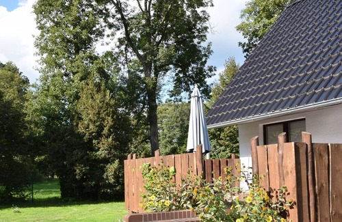 Burg-Dorf Apartment | Ferienhaus Hinterm Bismarckturm - Ferienhaus, Schlafraum, Wohnraum/küchenzeile, Du/wc/bad