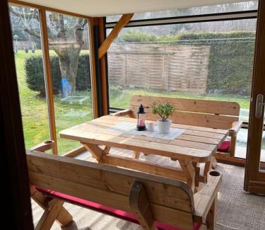 Lobervorstadt Apartment | Ferienhaus in Erfurt-gemütlich-sonnig-Küche-Bad-Garten-Parken-Pool-Sauna-WLAN-CaroGrün