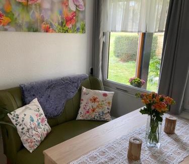 Lobervorstadt Apartment | Ferienhaus in Erfurt-gemütlich-sonnig-Küche-Bad-Garten-Parken-Pool-Sauna-WLAN-CaroGrün
