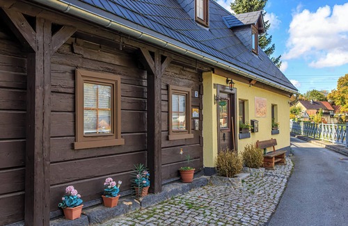 Grossschoenau Apartment | Ferienhaus Sissi mit Whirlpool, Sauna u Sehr Ruhig