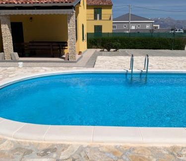 Razanac House | Ferienhaus Sonnenliebe mit Pool bei Zadar