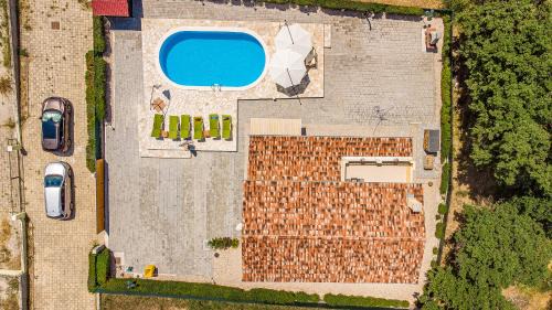 Razanac House | Ferienhaus Sonnenliebe mit Pool bei Zadar