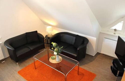 Ostseebad Dierhagen Apartment | Ferienwohnung mit Balkon in Einem Reetdachgedecktem Strandhaus