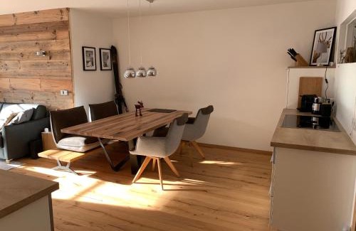 Unterschonau Apartment | Ferienwohnung Geisberg - Moderne Wohnung mit alpinem Flair in Traumlage