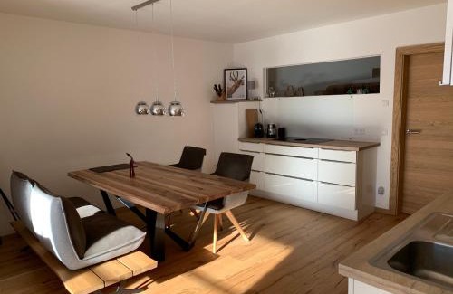 Unterschonau Apartment | Ferienwohnung Geisberg - Moderne Wohnung mit alpinem Flair in Traumlage
