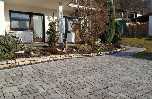 Riedenburg Apartment | Ferienwohnung für bis zu 4 Personen mit Möblierter Sonnenterrasse
