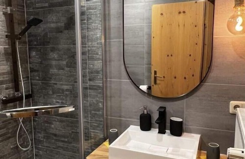 Bobrach Apartment | Ferienwohnung 45qm mit Einem Schlafzimmer und Wohnküche