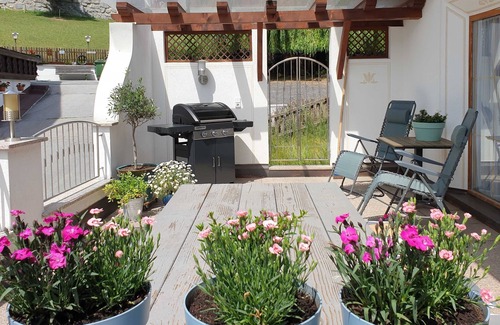 Fliess Apartment | Ferienwohnung Alpenrose im Haus Anna. - Haus Anna - Ein Haus mit Herz