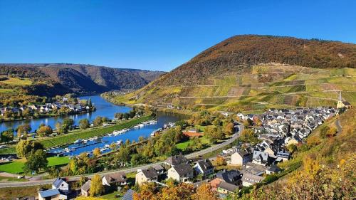 Senheim Apartment | Ferienwohnung an der Mosel, Julia