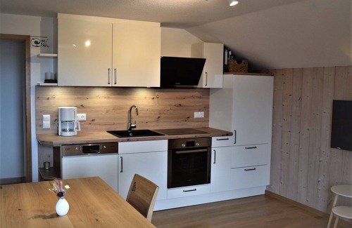 Rimsting Apartment | Ferienwohnung Blumenwiese 50 qm, mit Seeblick