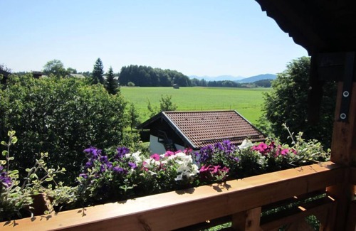 Hausmoning Apartment | Ferienwohnung für 1-4 Personen, Wohnzimmer mit Schlafcouch, Küche, Schlafzimmer, Dusche/WC, Balkon