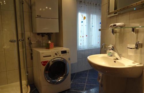 Sanderau Apartment | Ferienwohnung Huttenstrasse 22C