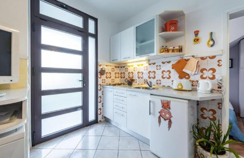 Gornji Kono Apartment | Ferienwohnung Ivona Mit Terrasse Und Außendusche