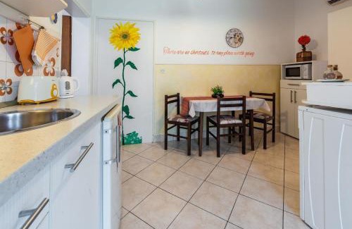 Gornji Kono Apartment | Ferienwohnung Ivona Mit Terrasse Und Außendusche