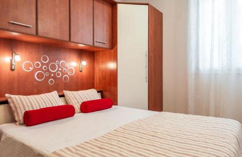 Gornji Kono Apartment | Ferienwohnung Ivona Mit Terrasse Und Außendusche