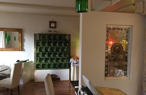 Deutsch Goritz Apartment | Ferienwohnung Kirchblick - 1 Nacht - Stockers Kleines Dorfhotel