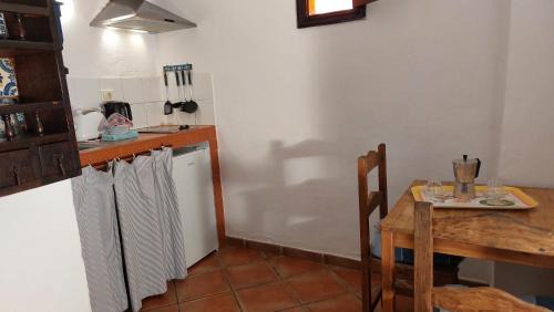 El Guincho Apartment | Ferienwohnung mit kleiner Innenhof-Terrasse im mediterranen Stil