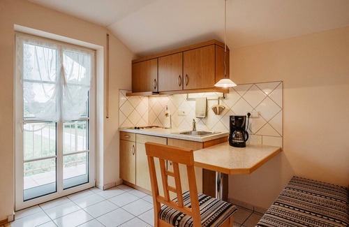 Bad Birnbach Apartment | Ferienwohnung mit Balkon (Altbau) in familiärem Ambiente