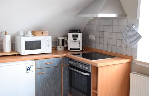 Stockheim Apartment | Ferienwohnung mit sonnigem Balkon & Seeblick