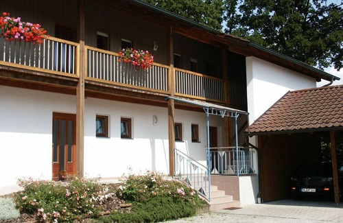 Bad Birnbach Apartment | Ferienwohnung Nr. 1 | Wohnung für 4 Personen mit Wohnzimmer und Kamin