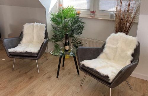 Zempin Apartment | Ferienwohnung Tine mit Balkon, Fahrrädern und Strandkorb im Sommer