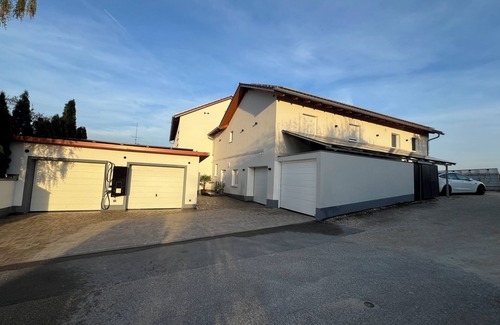 Sinzing Apartment | Ferienwohnung Villa Bachfischer mit Blick ins Grüne