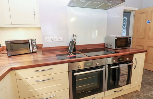 Carlisle Cottage | FERN LEE, pet friendly, with hot tub in Carlisle