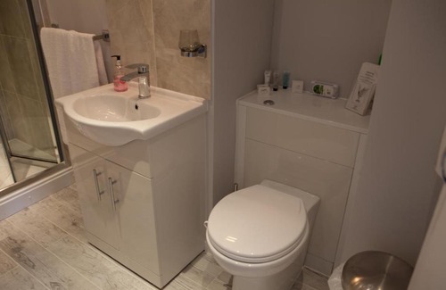 Hythe House | Fern Lodge Guesthouse