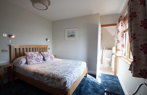 Hythe House | Fern Lodge Guesthouse