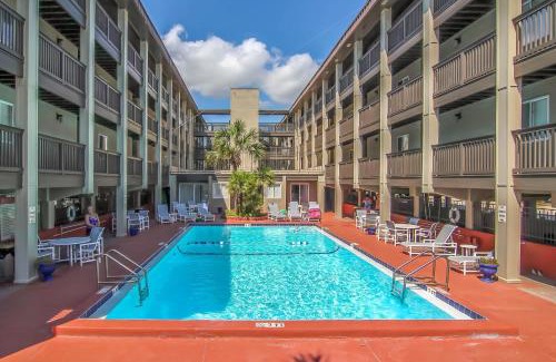 Fernandina Beach Apartment | Fernandina Beach Condo with Pool and Beach Access!