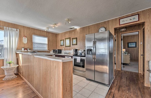 Fernandina Beach Cottage | Fernandina Cottage w/Deck + Direct Beach Access!