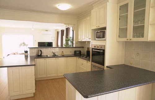 Ferntree Gully House | Ferntree Gully 5BRM Family Home Free Parking Wifi