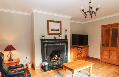 Killarney Cottage | FERNWOOD, pet friendly, with open fire in Killarney, County Kerry