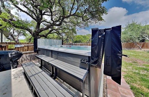Aransas Pass House | Ferryman's Landing | Pet-friendly + Private Swim Spa