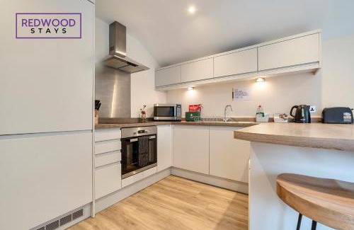 Basingstoke Apartment | Festival Serviced Apartment, Perfect of Contractors & Families Free WiFi & Netflix By Redwood Stays