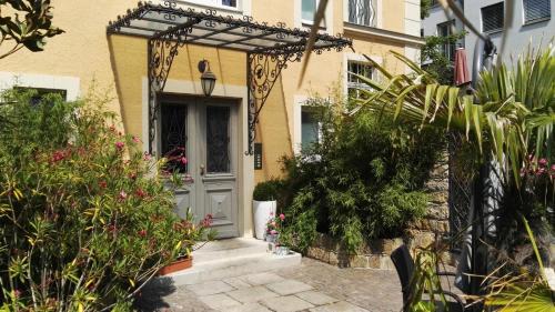 Seidnitz Apartment | FeWo mit 2 Bädern und 2 Schlafzimmern