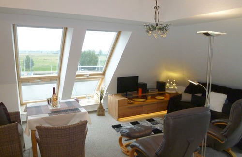 Karlshagen Apartment | FEWO SEGELHAFENIDYLL, direct and quiet waterfront location, WLAN - vacation apartment