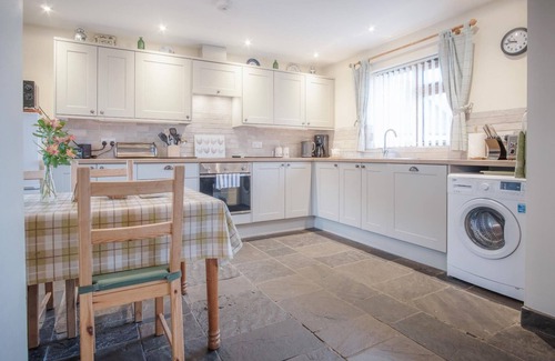 Crynant Cottage | Fferm-Llong Cottage (Ship Farm) - 2 Bedroom -Rhossili
