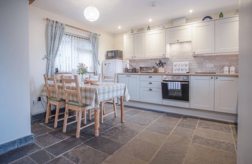 Crynant Cottage | Fferm-Llong Cottage (Ship Farm) - 2 Bedroom -Rhossili