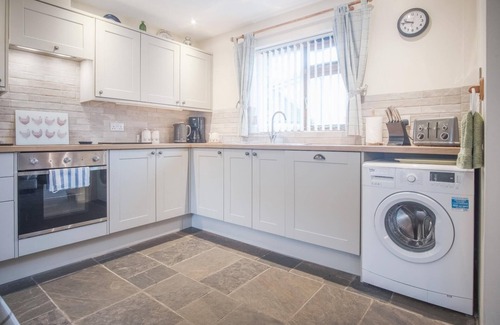 Crynant Cottage | Fferm-Llong Cottage (Ship Farm) - 2 Bedroom -Rhossili